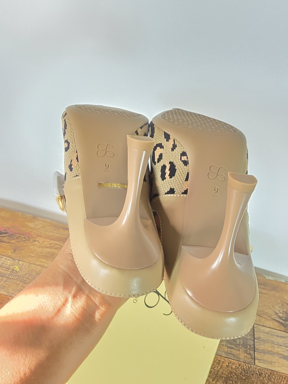Cosy Island Leopard Print Pointed Toe Mule Heels in Tan/Black Size 8.5 - Picture 9 of 11